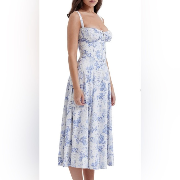 Super flattering women’s floral dress - Picture 1 of 5